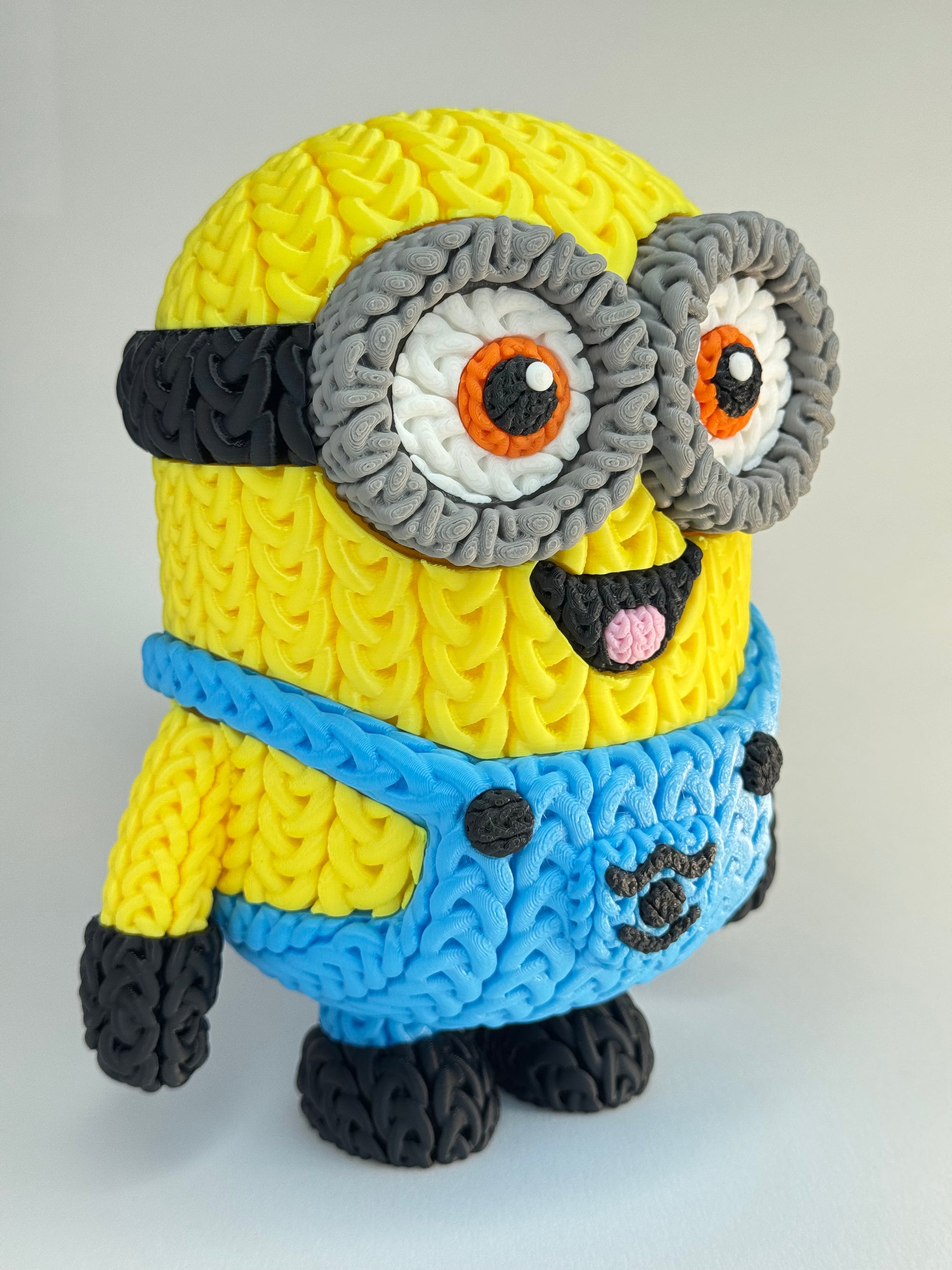 Міньйон у в’язаному стилі