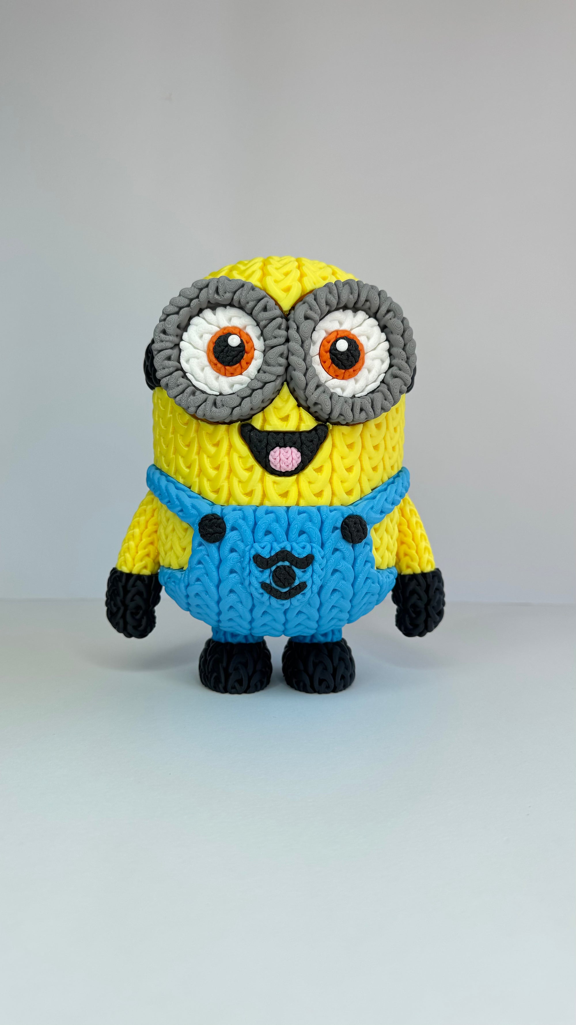 Міньйон у в’язаному стилі