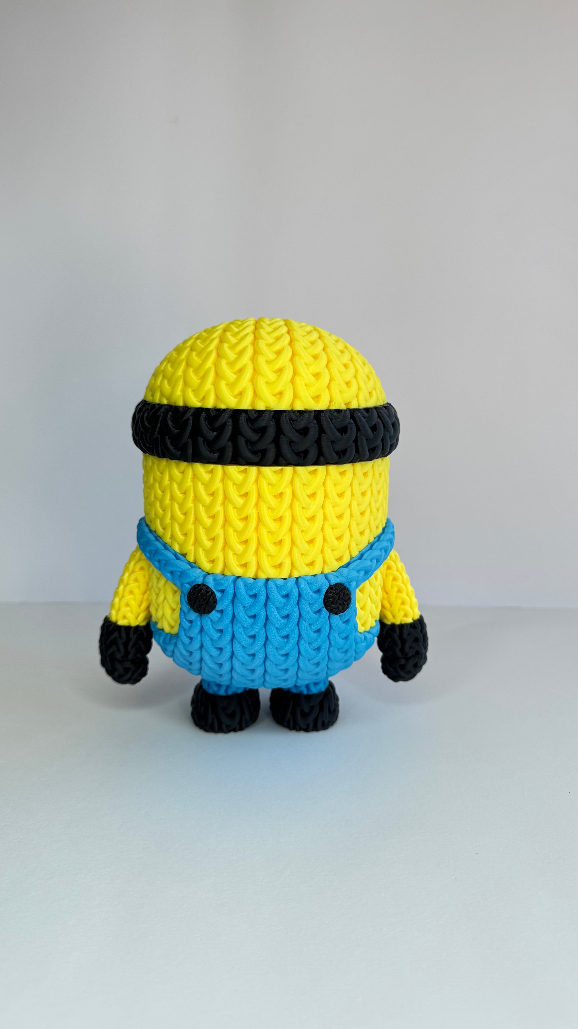 Міньйон у в’язаному стилі