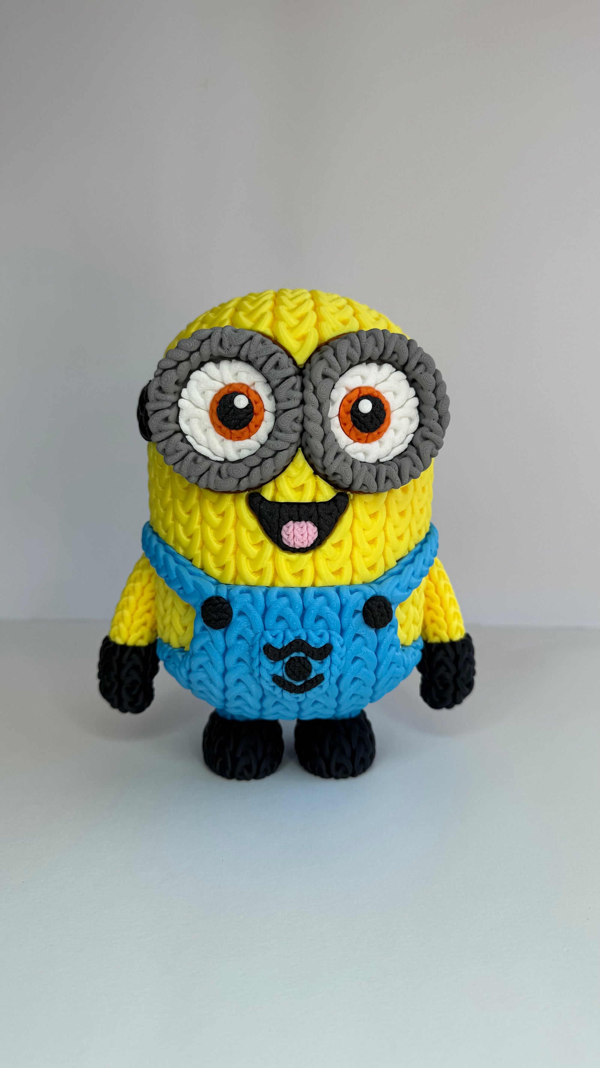 Міньйон у в’язаному стилі