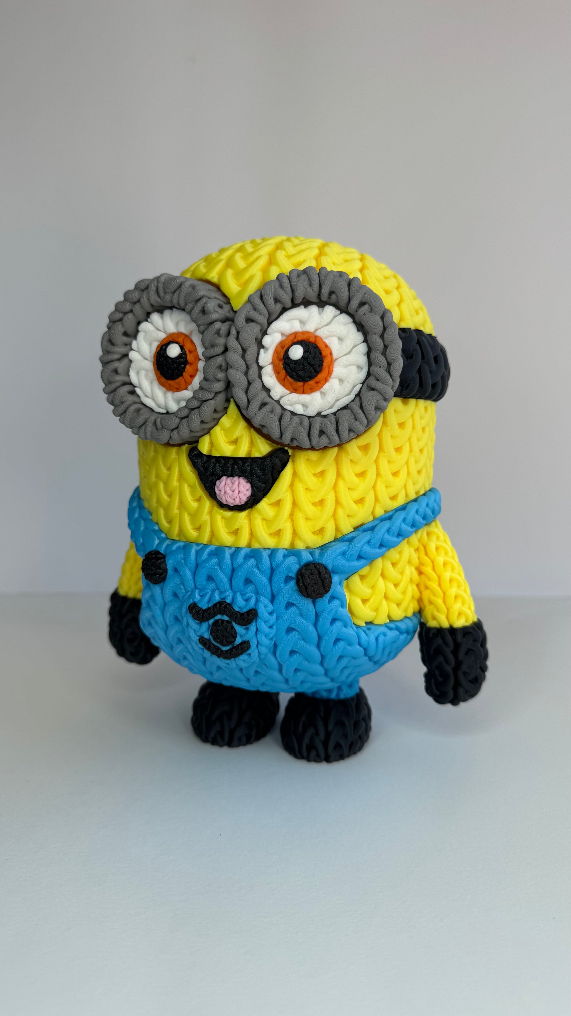 Міньйон у в’язаному стилі