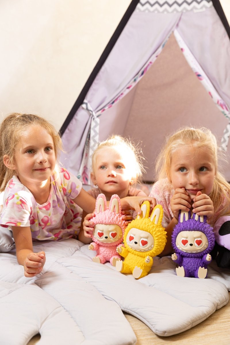 Лабубу сидяча - Education Cards