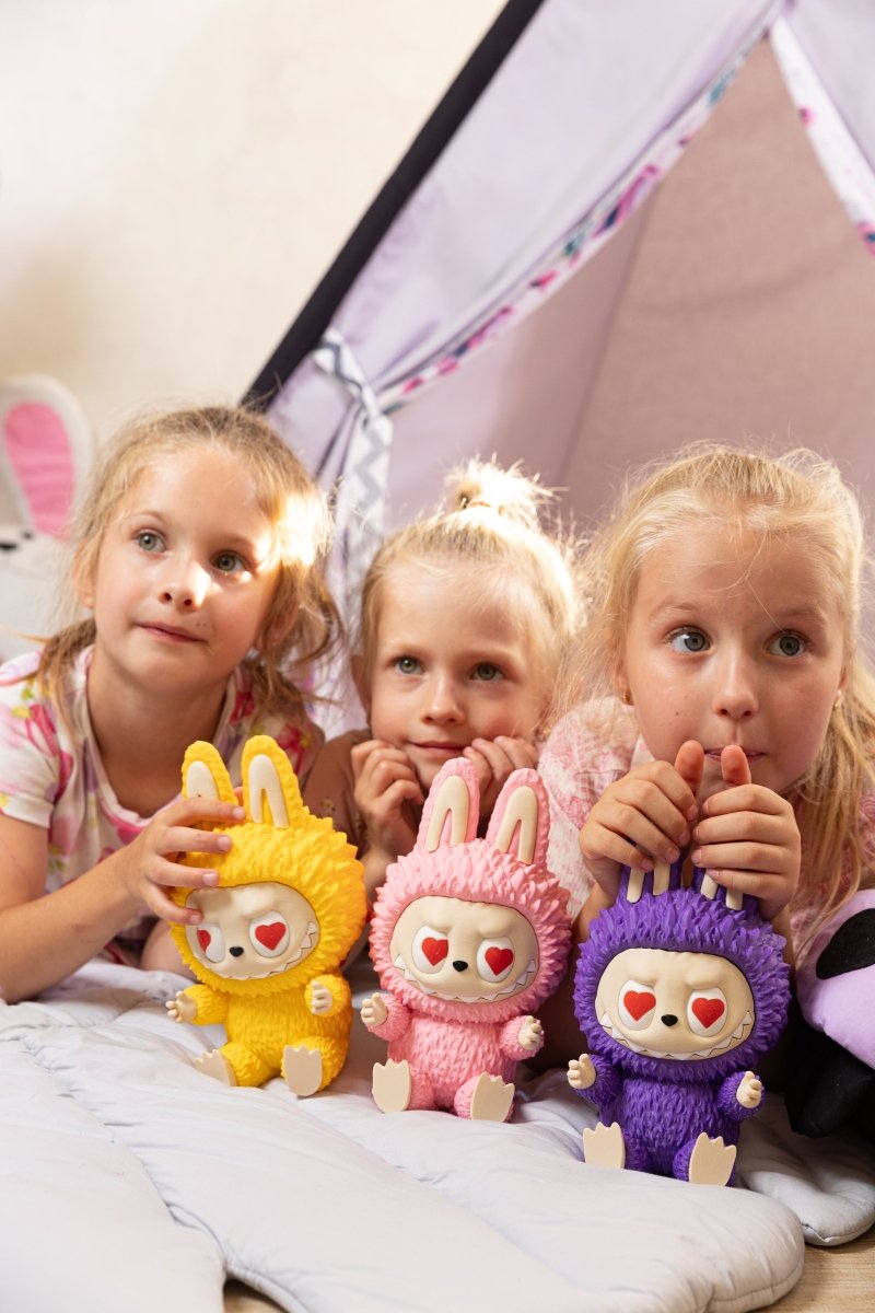 Лабубу сидяча - Education Cards